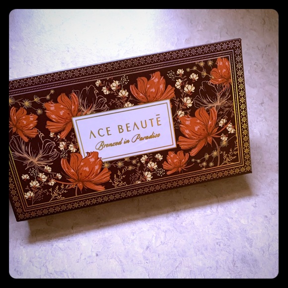 🌹NEW🌹Bronzed In Paradise Palette - Picture 1 of 3